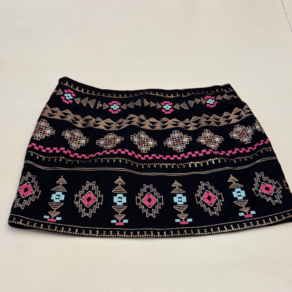 Trendy Geometric Patterned Skirt - Black and Pink